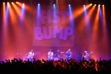 「TOWER RECORDS presents FIST BUMP vol.1 氣志團 × キュウソネコカミ ～校舎のウラで一触即発!?～」の様子。 （Photo by Viola Kam ［V'z Twinkle Photography］）