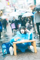 竹下通りで座り込んで甘エビを食べるあの。