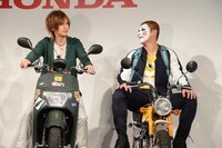 左より喜矢武豊、樽美酒研二。