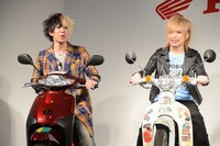 左より歌広場淳、鬼龍院翔。