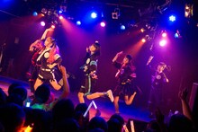 大阪・難波ROCKETS公演でのゆるめるモ！（撮影：井上嘉和）