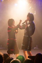 左からしふぉん、あの。（撮影：井上嘉和）