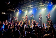 大阪・難波ROCKETS公演でのゆるめるモ！（撮影：井上嘉和）