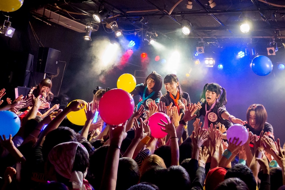 大阪・難波ROCKETS公演でのゆるめるモ！（撮影：井上嘉和）
