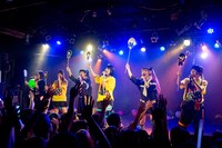 大阪・難波ROCKETS公演でのゆるめるモ！（撮影：井上嘉和）