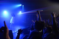 クルミクロニクル「Hello Again 2015」東京公演の様子。