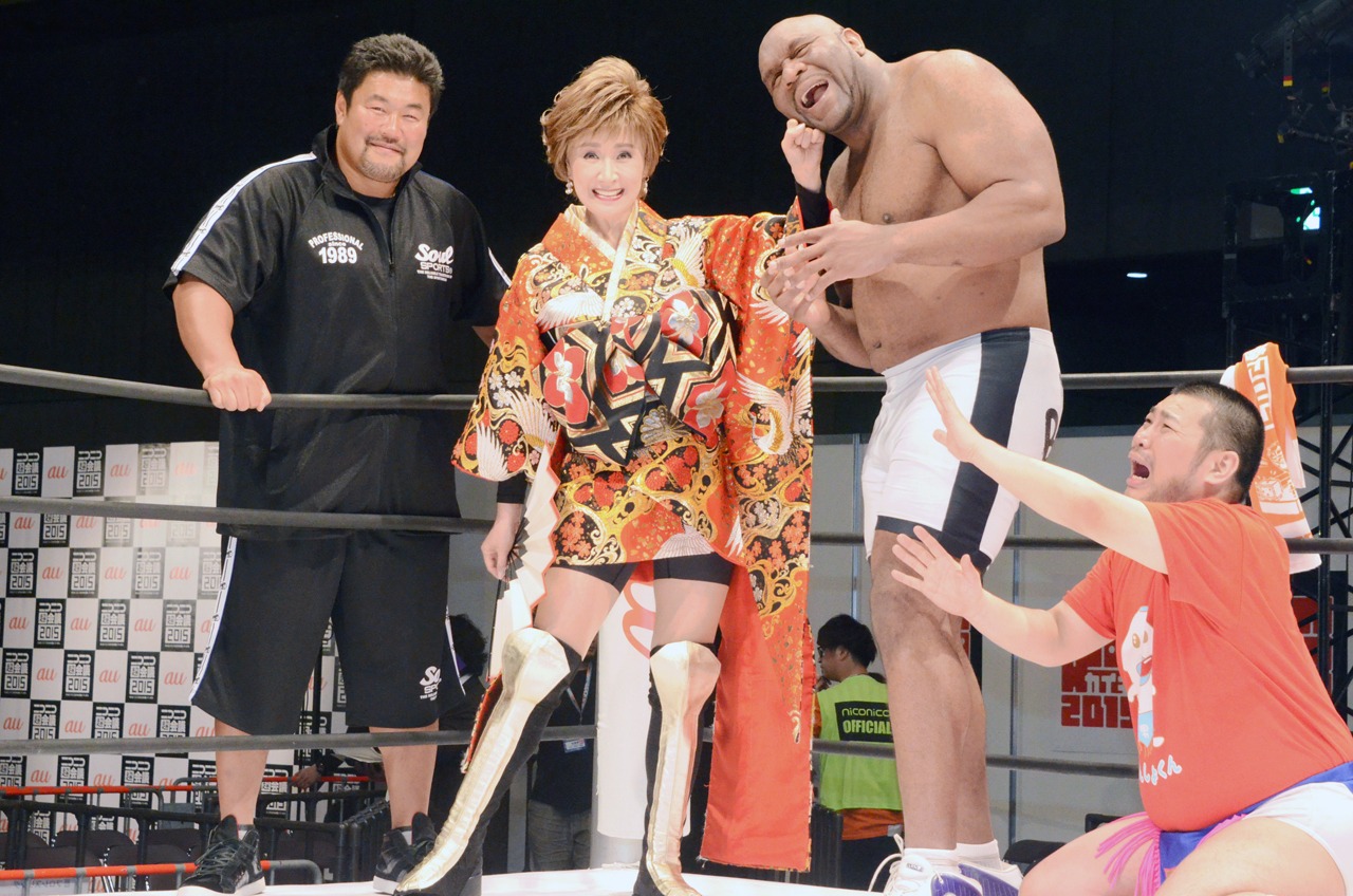 左より佐々木健介、小林幸子、ボブ・サップ、男色ディーノ。