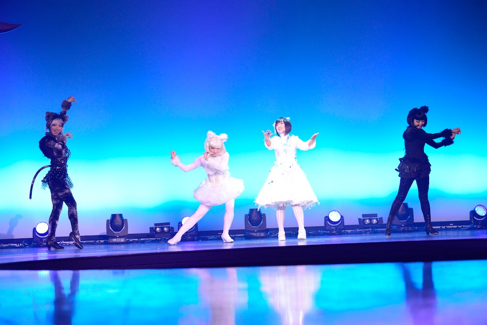 「悠木碧 Concert 2015 プルミエ！」の様子。