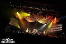 「THE ORAL CIGARETTES 唇ワンマン 2015 SPRING～上京1周年記念、地元関西でなんばハッチゃけるぜの巻～」の様子。