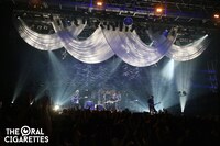 「THE ORAL CIGARETTES 唇ワンマン 2015 SPRING～上京1周年記念、地元関西でなんばハッチゃけるぜの巻～」の様子。