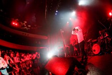 石崎ひゅーい「さよなら、東京メリーゴーランド」の様子。（撮影：上飯坂一）