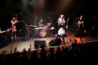 石崎ひゅーい「さよなら、東京メリーゴーランド」の様子。（撮影：上飯坂一）