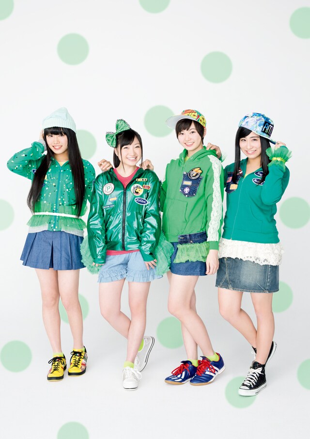 チームよつば。左から廣田あいか、有安杏果、安本彩花、坂本遥奈。