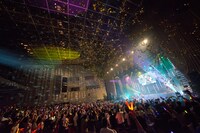 「＃ユメトモの輪ツアー2015春～日経エンタ！さん、ごめんなさい！わたしたち結局メジャーデビューしちゃいます東・名・阪TOUR～」ライブの様子。