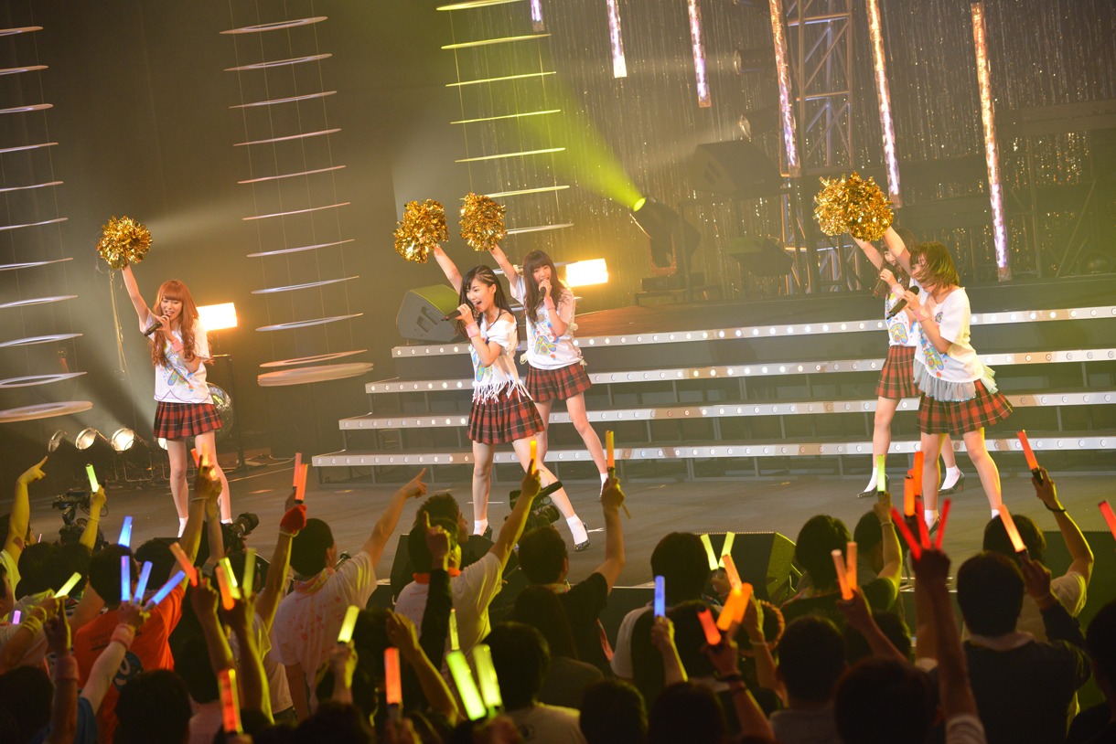 「＃ユメトモの輪ツアー2015春～日経エンタ！さん、ごめんなさい！わたしたち結局メジャーデビューしちゃいます東・名・阪TOUR～」ライブの様子。