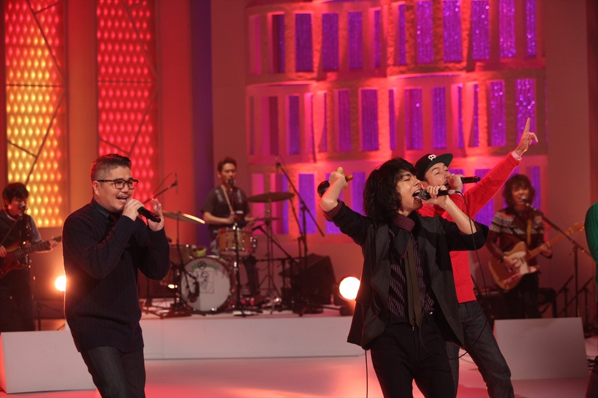 「MUSIC FAIR」出演時のRIP SLYMEとOKAMOTO'S。 (c)フジテレビ
