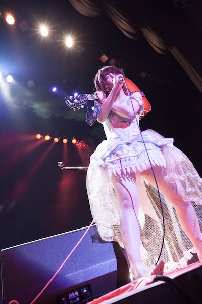 大森靖子「大森靖子全国ツアー▼爆裂！ナナちゃんとイくラブラブ洗脳ツアー▼」東京公演の様子。