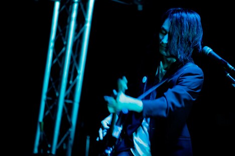 kazuhiro momo（Vo, G）（撮影：河本悠貴）