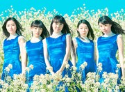 Dorothy Little Happy。左から早坂香美、富永美杜、高橋麻里、白戸佳奈、秋元瑠海。