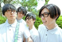 MONOBRIGHT。瀧谷翼（Dr）は右から2番目。