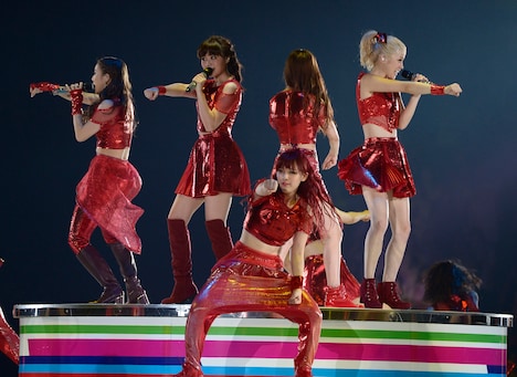 E-girls「LIVE TOUR 2015 "COLORFUL WORLD"」4月29日の埼玉・さいたまスーパーアリーナ公演の様子。