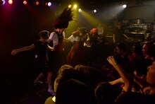 BiSHの初ライブの様子。