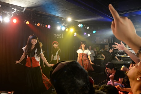 BiSHの初ライブの様子。