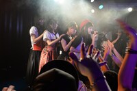 BiSHの初ライブの様子。