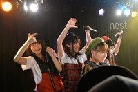 今週の人気画像9位は「BiSHが渋谷でこっそり初ライブ、クソアイドルの3箇条を発表」より、BiSHの初ライブの様子。