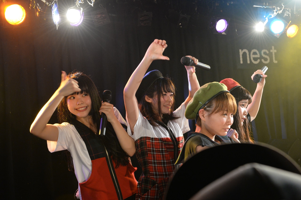 BiSHの初ライブの様子。