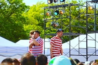 「Food Nations 肉フェス TOKYO 2015 春」に出演したシクラメンのライブの様子。