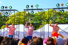 「Food Nations 肉フェス TOKYO 2015 春」に出演したシクラメンのライブの様子。