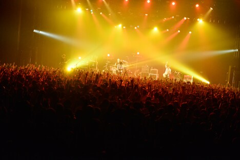 4月26日に行われた「Behind The Scene TOUR」東京・豊洲PIT公演の様子。（撮影：橋本塁［SOUND SHOOTER］）