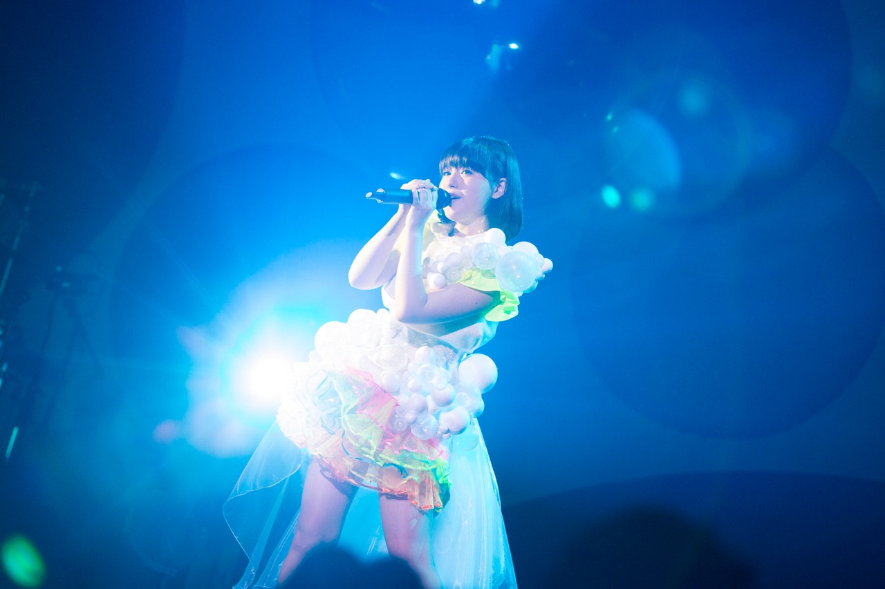 武藤彩未「BIRTH」の様子。（撮影：笹森健一）