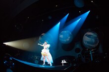 武藤彩未「BIRTH」の様子。（撮影：笹森健一）