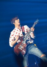 ジョン・ヨンファ（Vo, G, Key） (c)FNC MUSIC JAPAN INC.