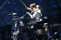 カン・ミンヒョク（Dr） (c)FNC MUSIC JAPAN INC.