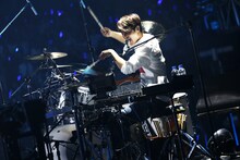 カン・ミンヒョク（Dr） (c)FNC MUSIC JAPAN INC.