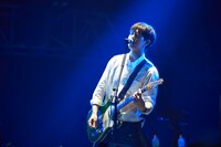 イ・ジョンヒョン（G, Vo） (c)FNC MUSIC JAPAN INC.