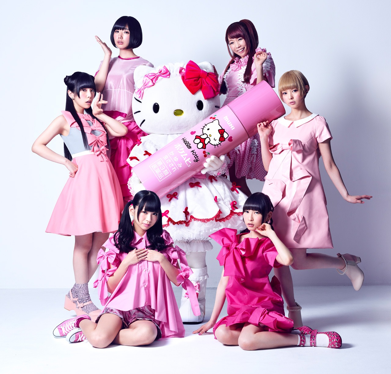 ポケムヒもったでんぱ組.incと、ハローキティ (c)1976, 2015 SANRIO CO., LTD. APPROVAL NO. G553372