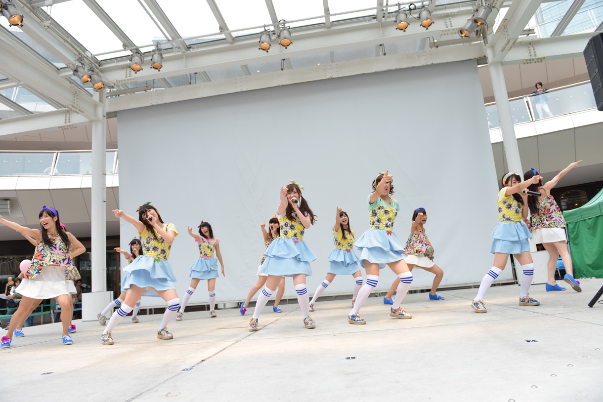 LinQ「ハレハレ☆パレード」発売記念イベントの様子。