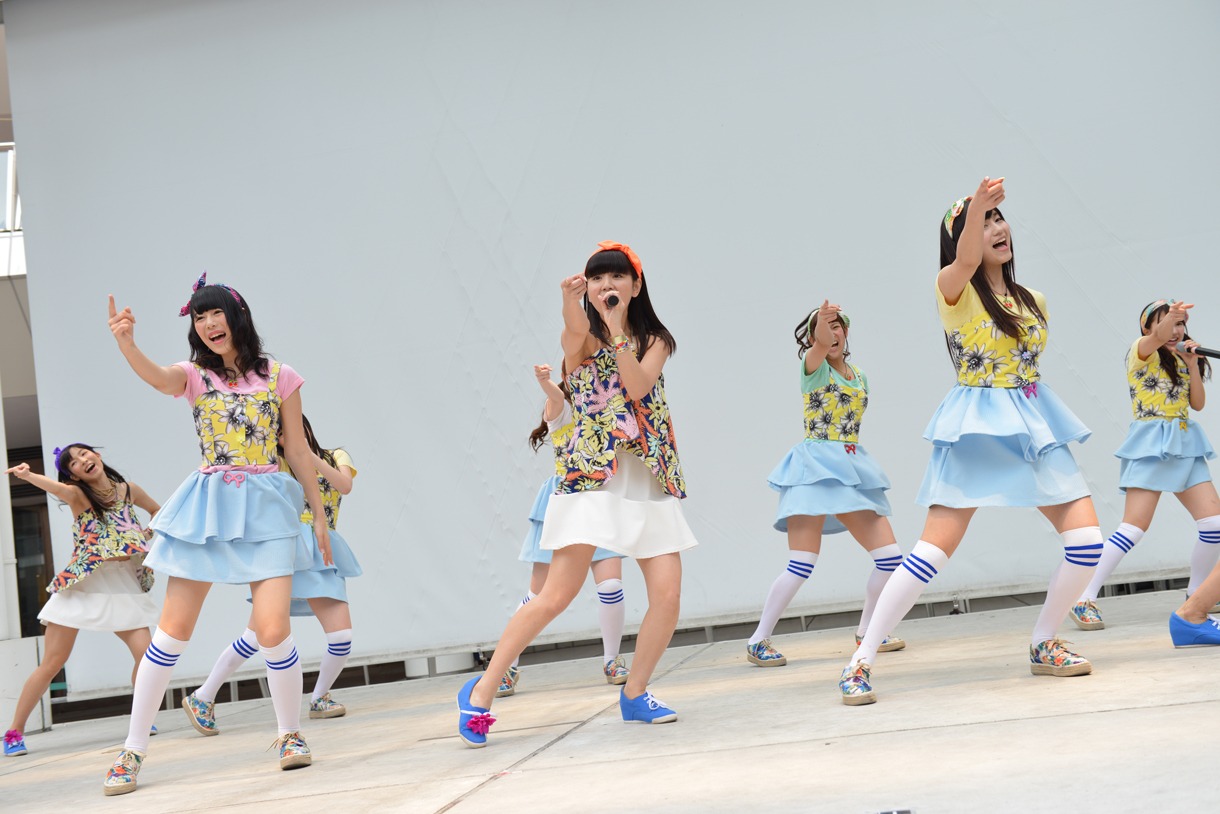 LinQ「ハレハレ☆パレード」発売記念イベントの様子。