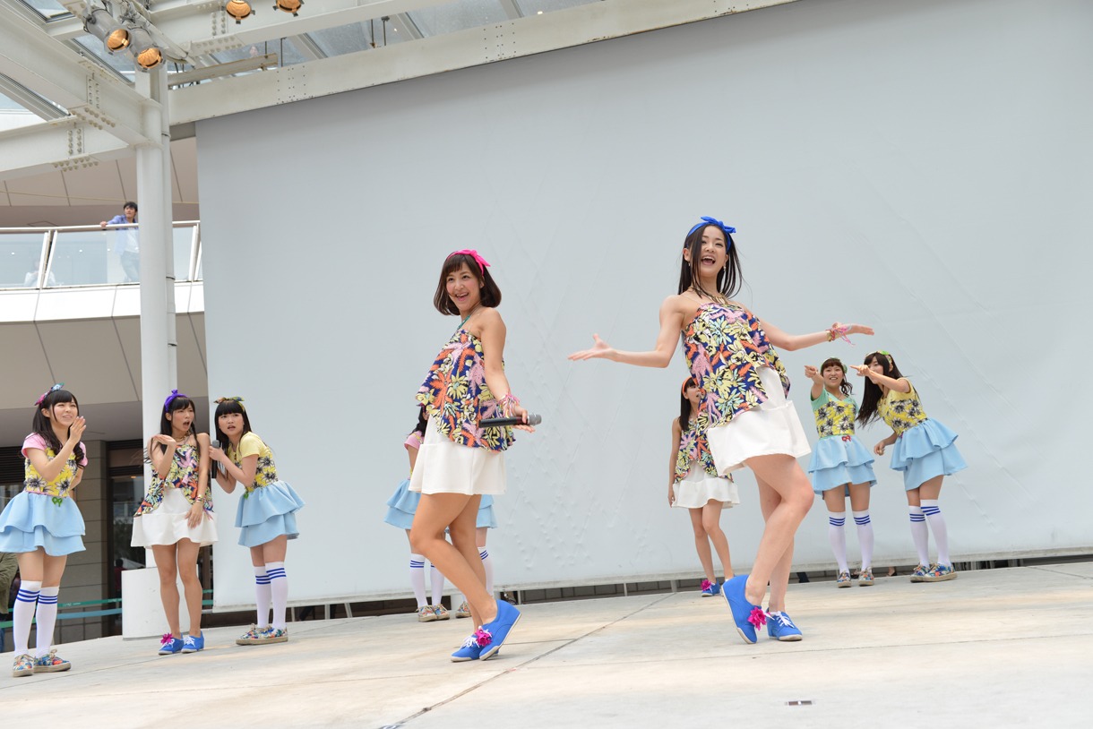 LinQ「ハレハレ☆パレード」発売記念イベントの様子。