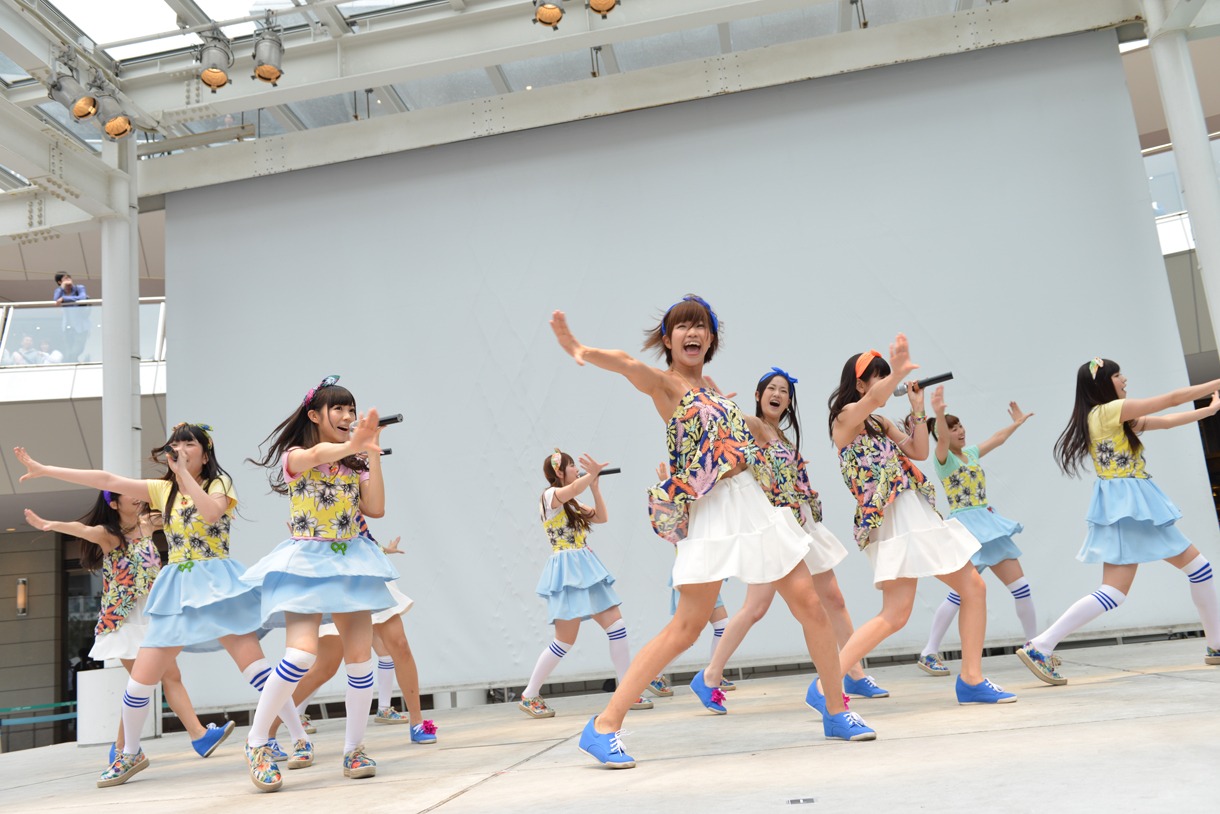 LinQ「ハレハレ☆パレード」発売記念イベントの様子。