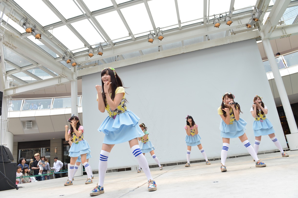 LinQ「ハレハレ☆パレード」発売記念イベントの様子。