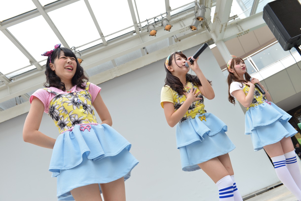 LinQ「ハレハレ☆パレード」発売記念イベントの様子。