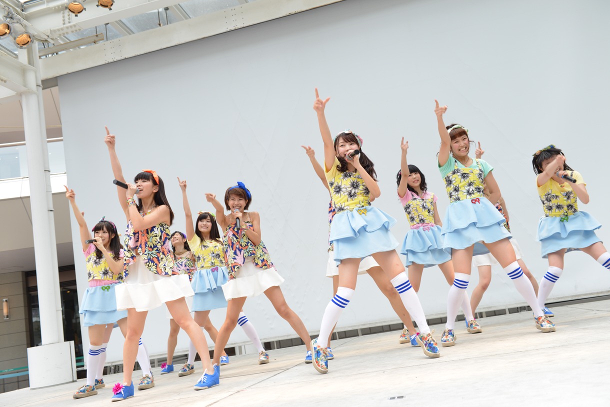 LinQ「ハレハレ☆パレード」発売記念イベントの様子。