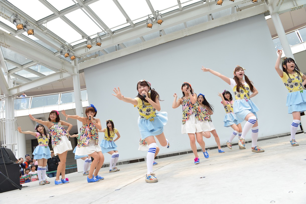 LinQ「ハレハレ☆パレード」発売記念イベントの様子。