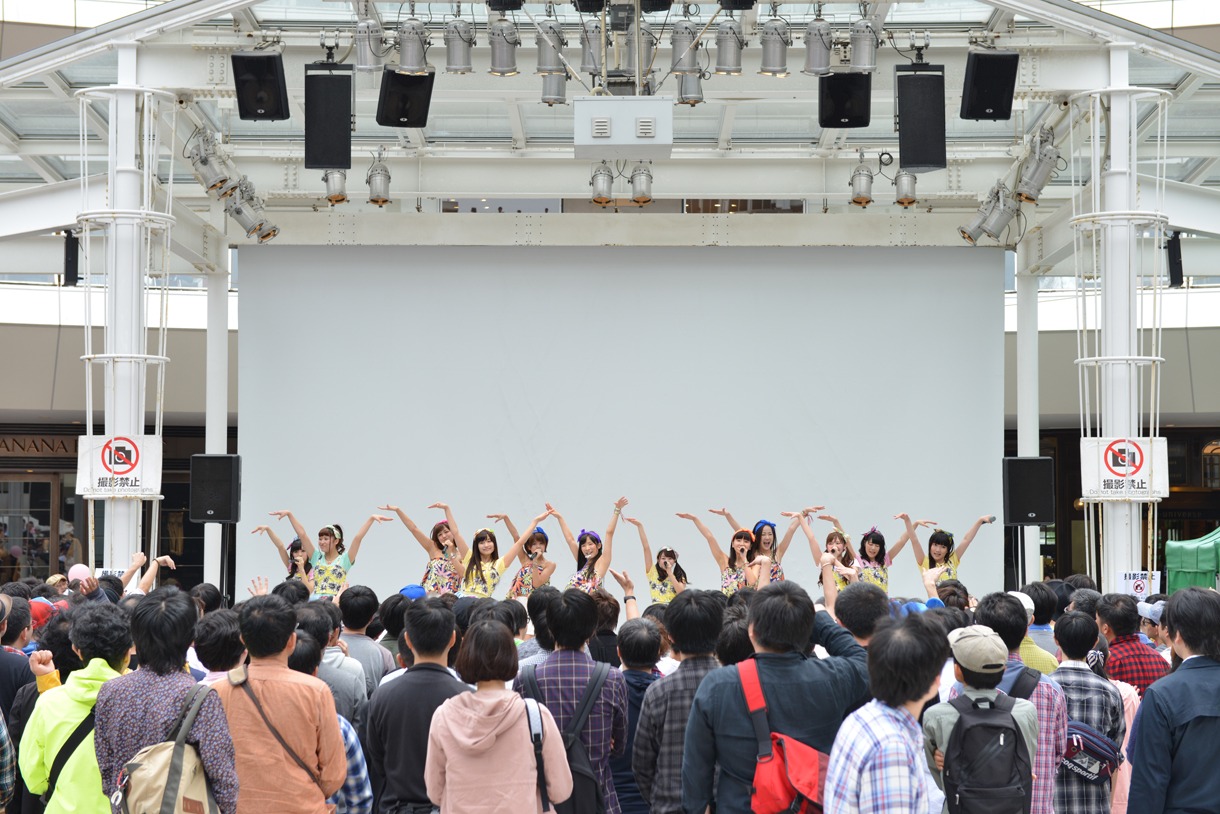 LinQ「ハレハレ☆パレード」発売記念イベントの様子。