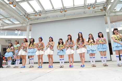 LinQ「ハレハレ☆パレード」発売記念イベントの様子。